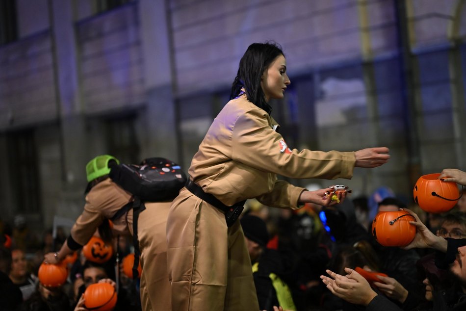 Łódź. Halloweenowa parada przeszła Piotrkowską w Łodzi. Tłumy duchów, czarownic i zombie!