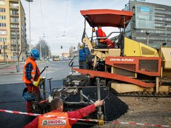 Łatanie dziur na ulicach w Łodzi