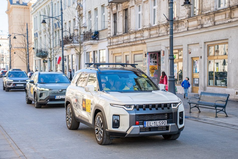 Łódź. Zobacz, jak "Babski Rajd AutoMocne" popędził Piotrkowską w Łodzi!