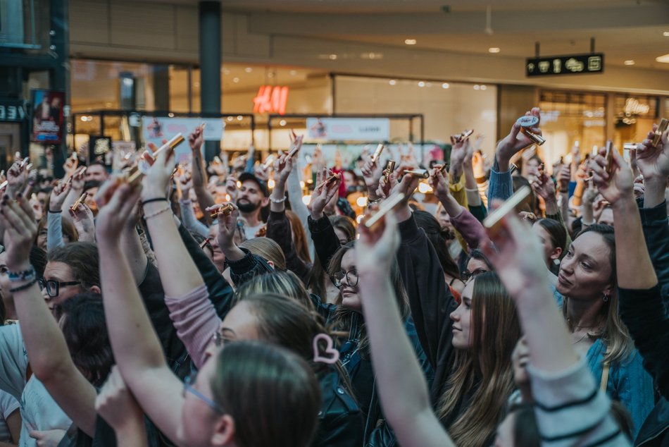 Łódź. Rekord malowania ust w Manufakturze w Łodzi pobity! Byłaś? Znajdź się na zdjęciach!