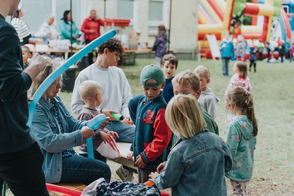 Łódź. „Czwartki na wesoło" z MOPS Łódź. Gry, zabawy, warsztaty, dmuchańce i przekąski