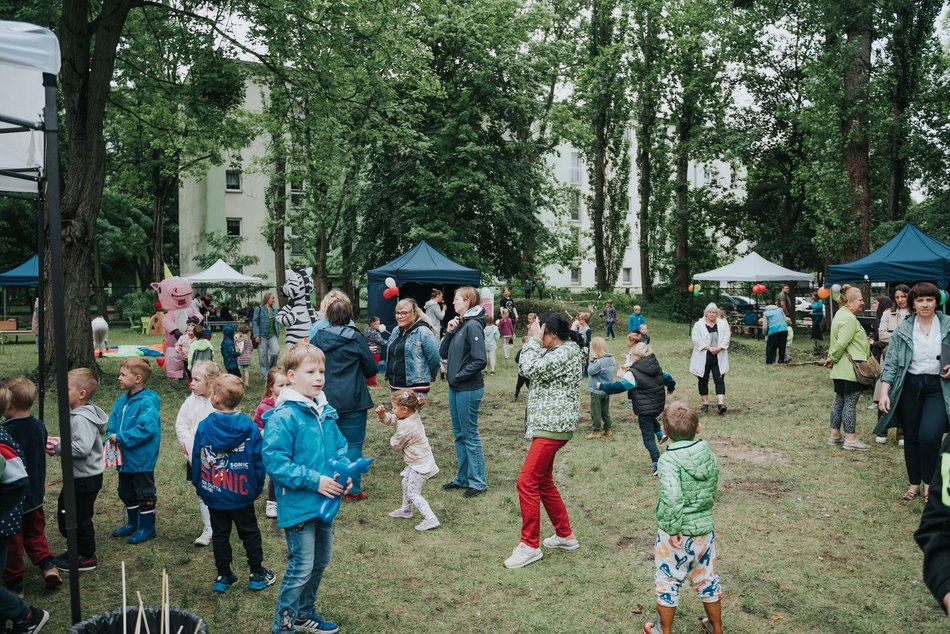 Łódź. „Czwartki na wesoło" z MOPS Łódź. Gry, zabawy, warsztaty, dmuchańce i przekąski