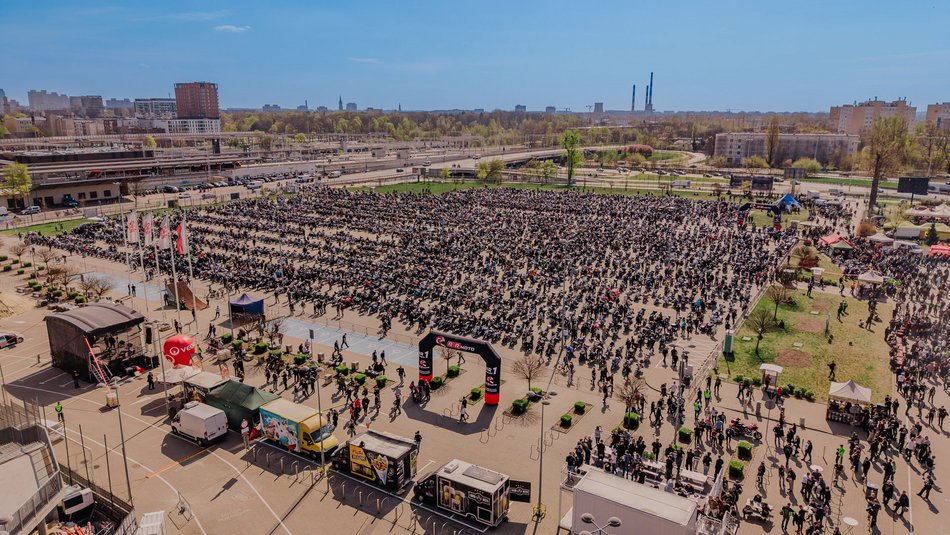 Łódź. Motocykliści opanowali Łódź! Otwarcie sezonu pod Atlas Areną i parada przez miasto