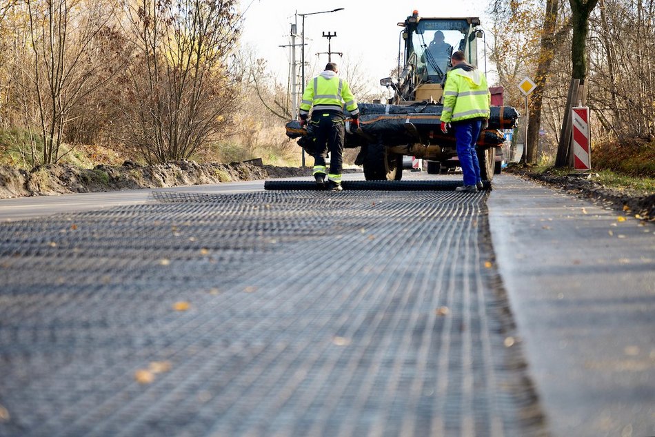 Remont Brzezińskiej w Łodzi. Kładą już asfalt na kolejnym odcinku
