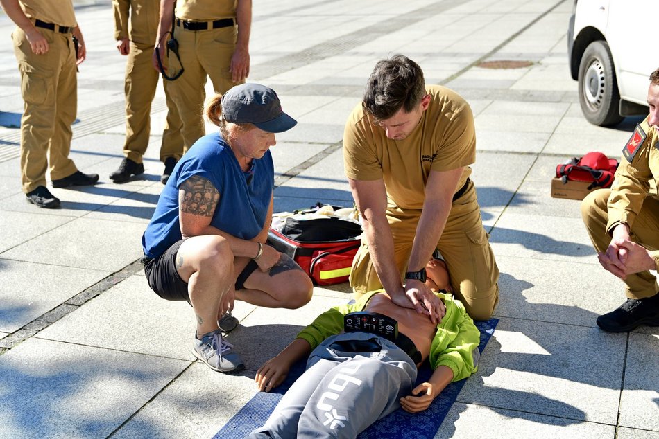 Łódź. Światowy Dzień Zwierząt na Starym Rynku w Łodzi. Psy, konie, a nawet... jerze!