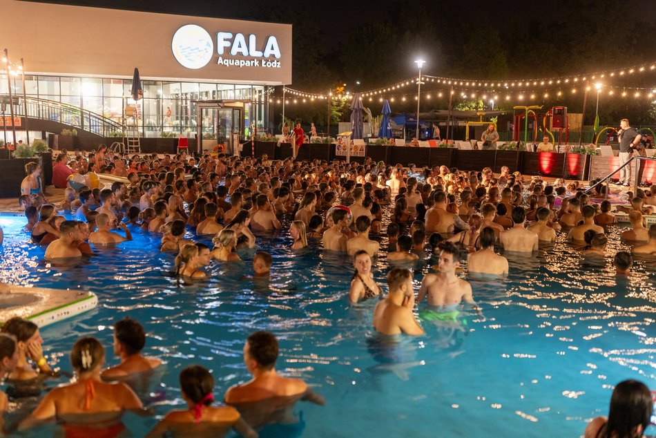 Nocne Pływanie w Aquaparku Fala