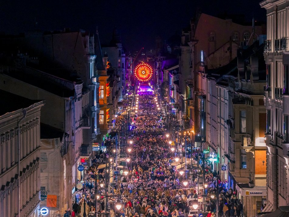 Łódź. Miliony świateł na Piotrkowskiej! Light Move Festival 2025 Łódź z lotu ptaka