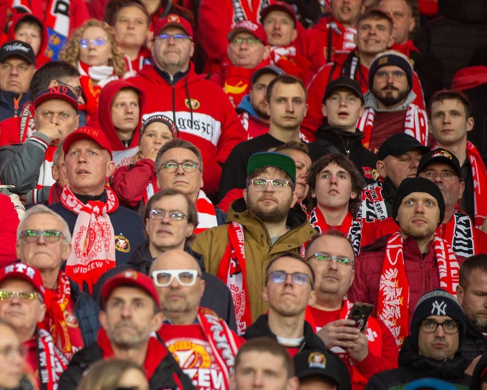 Łódź. Kibice na meczu Widzewa Łódź z Legią Warszawa. Byłeś? Odszukaj się w galerii