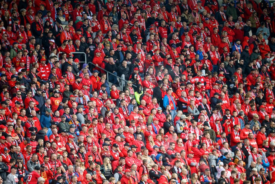 Łódź. Kibice na meczu Widzewa Łódź z Rakowem Częstochowa