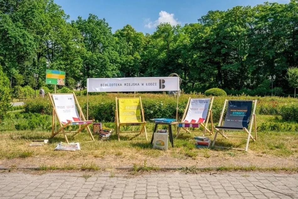 [Translate to Ukraiński:] Atrakcje Biblioteki Miejskiej w Łodzi w plenerze