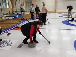 Curling - łódzcy seniorzy na lodzie