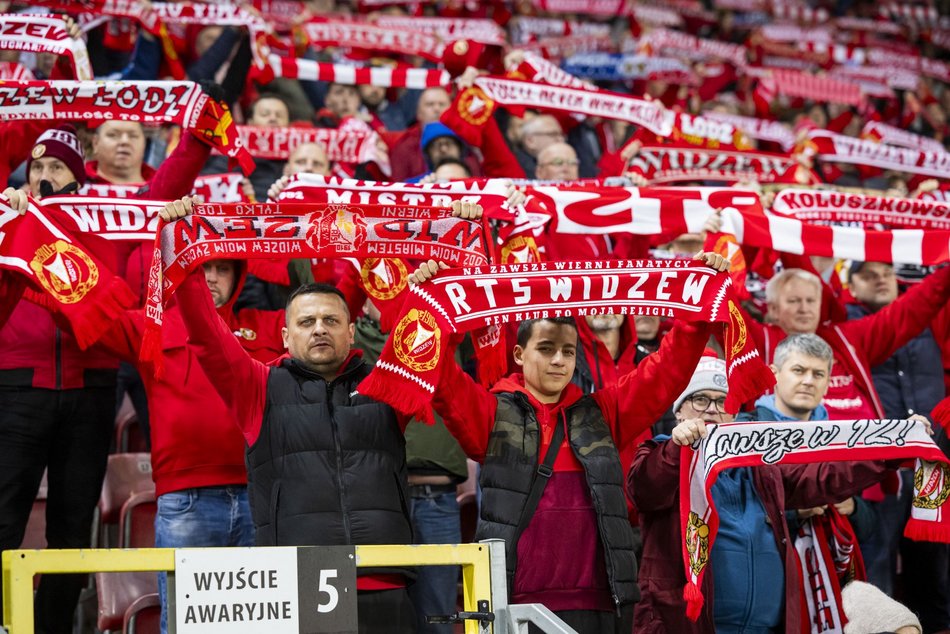 Kibice na meczu Widzewa Łódź z Koroną Kielce