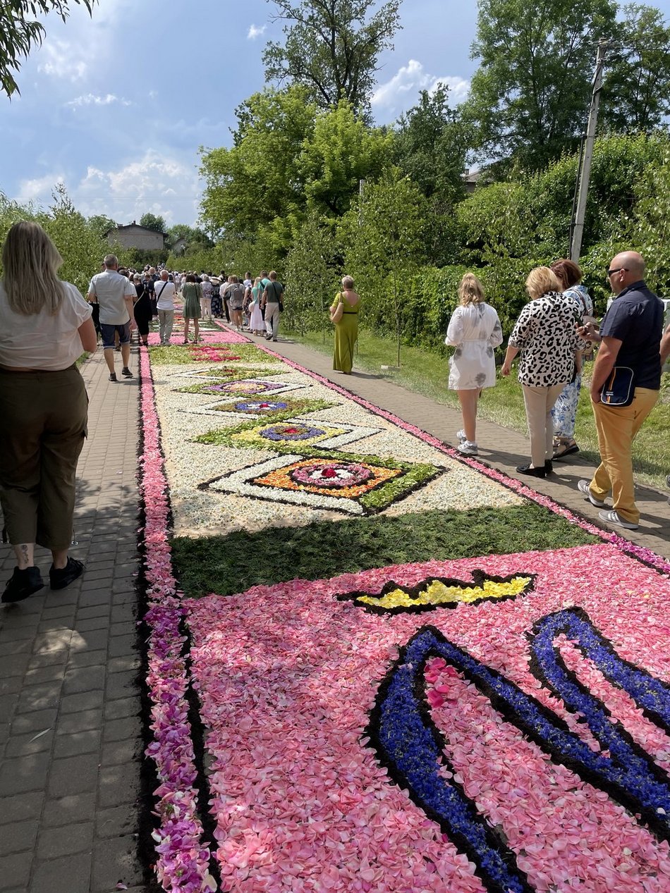 Kwiatowe dywany w Spycimierzu