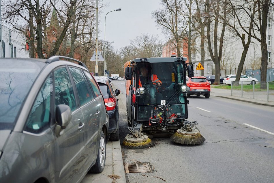 Łódź. Kolejny dzień wielkiego sprzątania w Łodzi - Inżynierska