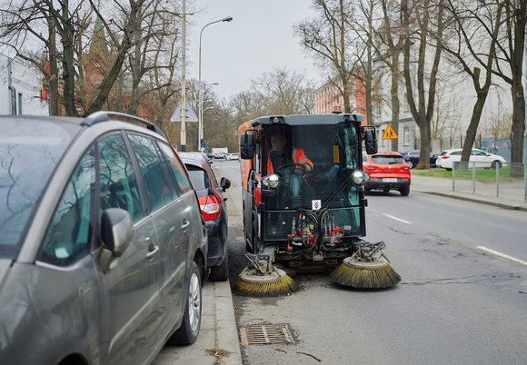 Łódź. Kolejny dzień wielkiego sprzątania w Łodzi - Inżynierska