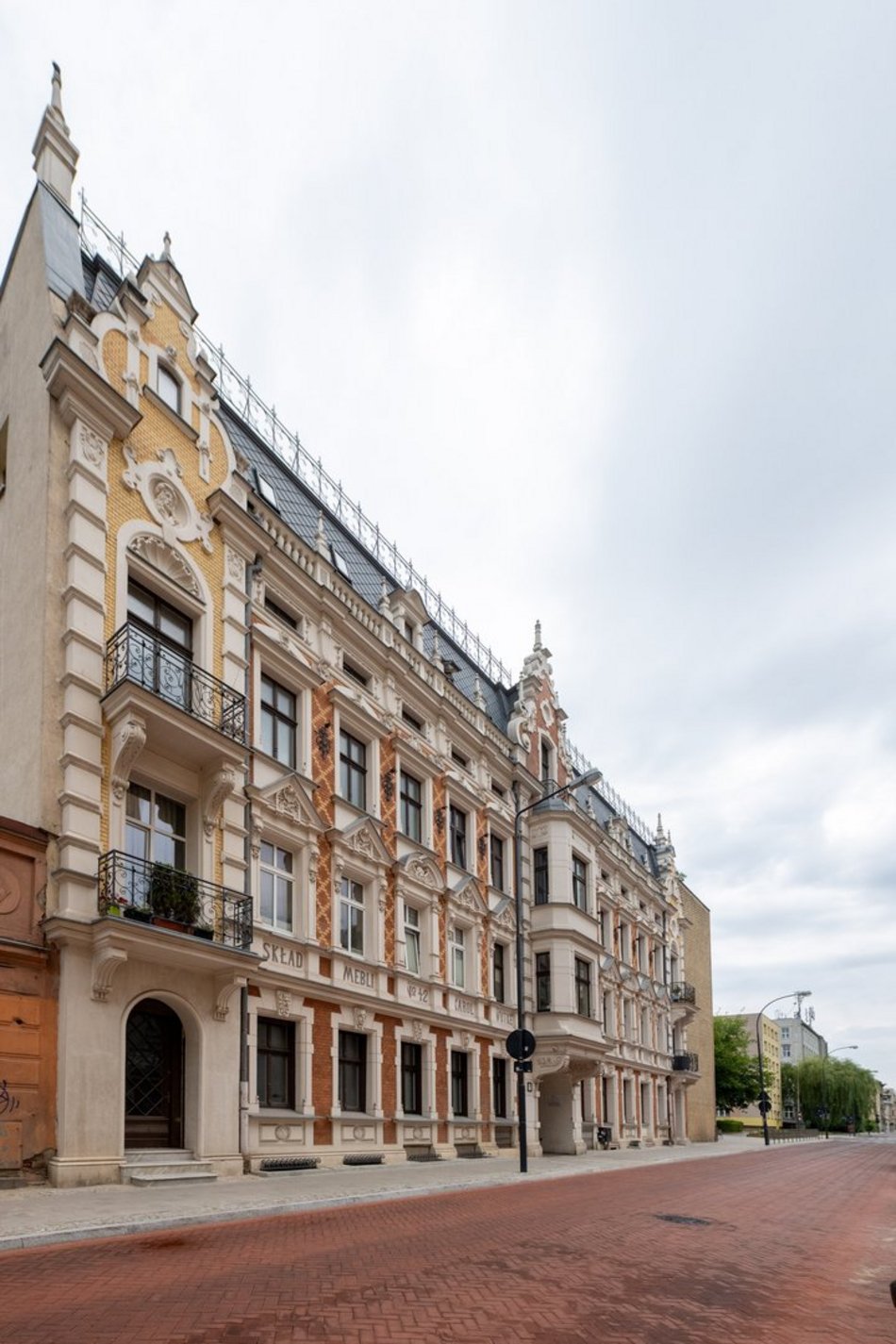 Łódź. Zabytkowa kamienica przy Jaracza w nowej odsłonie. Teraz to jedna z pereł Śródmieścia Łodzi