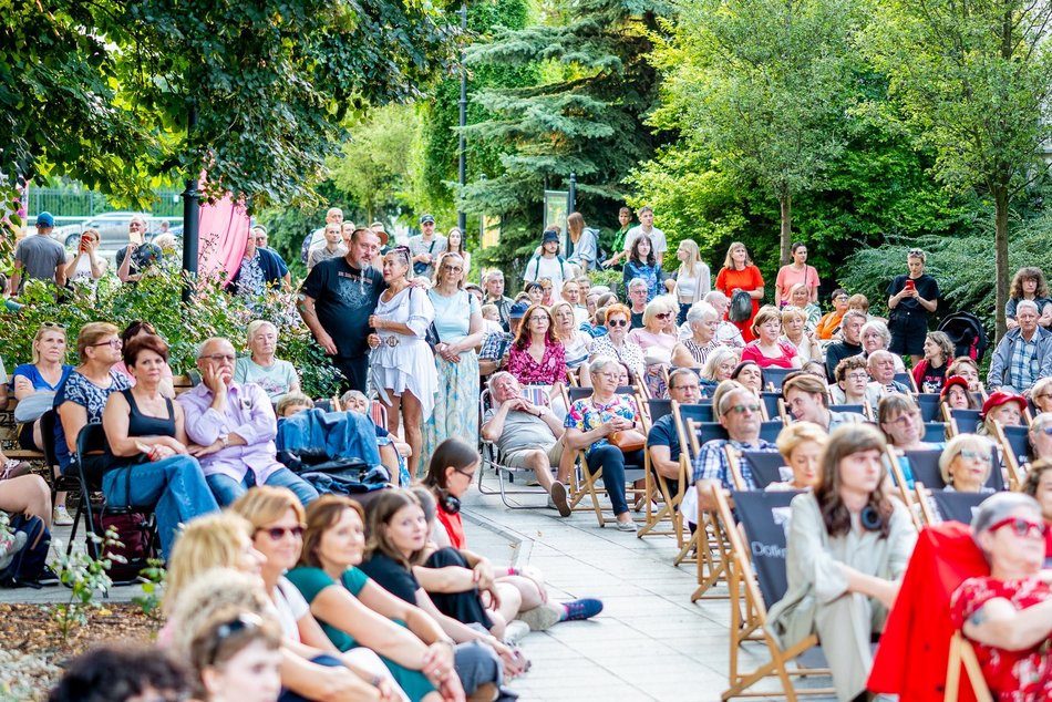Łódź. Jazzowe Wtorki w Łodzi. Youth Jazz Band wystąpił w Pasażu Róży