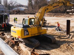 Łódź. Nowe mieszkania miejskie przy Pabianickiej w Łodzi. Palownica wjechała na plac budowy!
