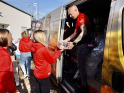 Łódź. Sportowcy na rzecz schroniska w Łodzi. Paleta pełna karmy i wyprawek dla zwierzaków!