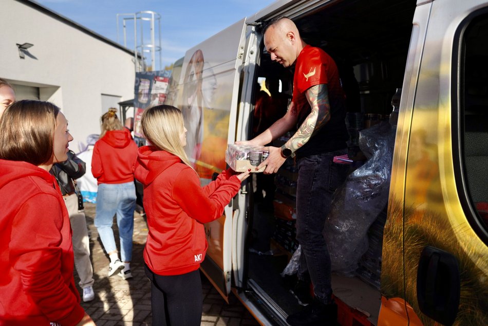Łódź. Sportowcy na rzecz schroniska w Łodzi. Paleta pełna karmy i wyprawek dla zwierzaków!