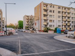 Łódź. Wioślarska w Łodzi po remoncie pierwszego odcinka. Nowe parkingi, jezdnia i chodniki