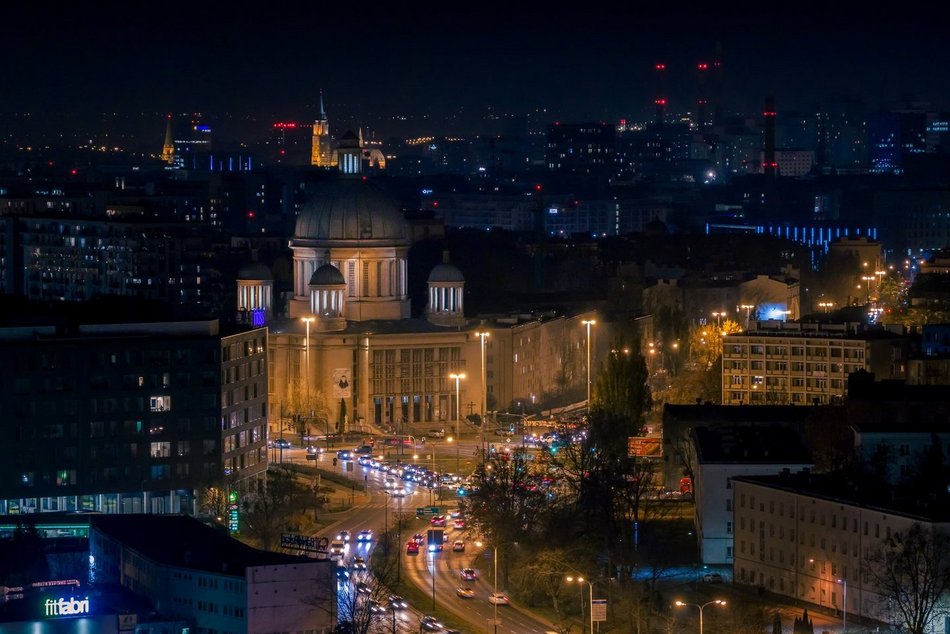 Rondo Solidarności w Łodzi nocą zachwyca! Z tej perspektywy go nie znasz