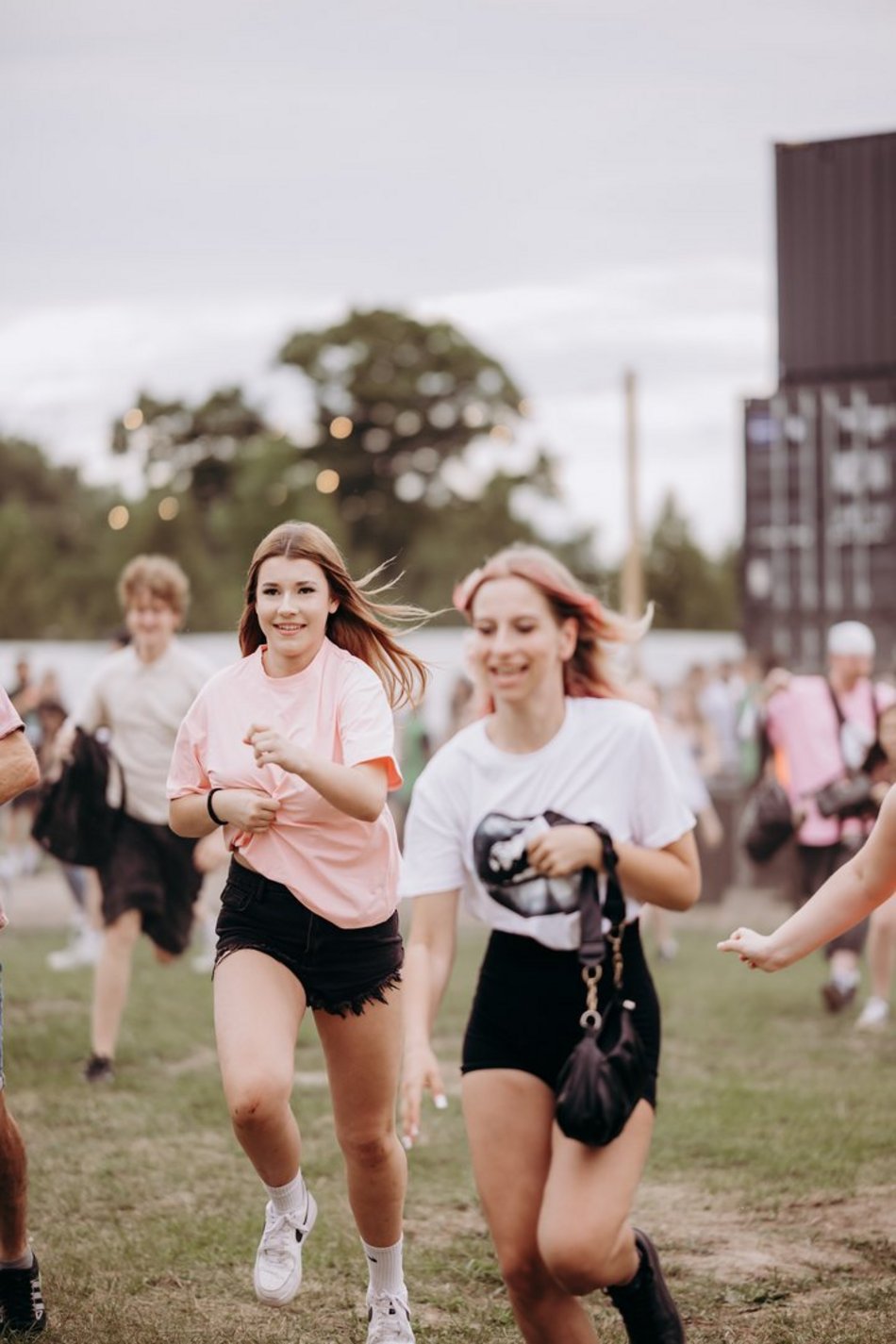 Łódź Summer Festival 2025 wystartował! Otwarcie bram i tłumy biegnące pod scenę!