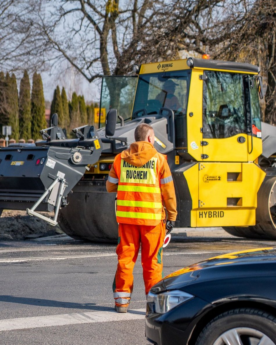 Łódź. Remont Brzezińskiej na finiszu. Jezdnia i chodniki już gotowe