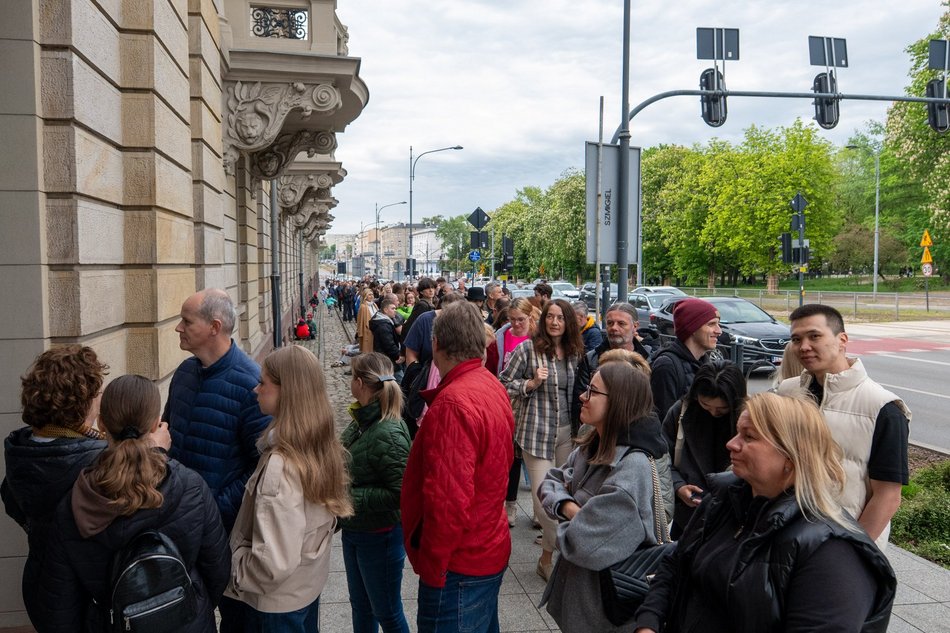 Noc Muzeów Łódź 2026. Znajdź siebie w kolejce do muzeum!