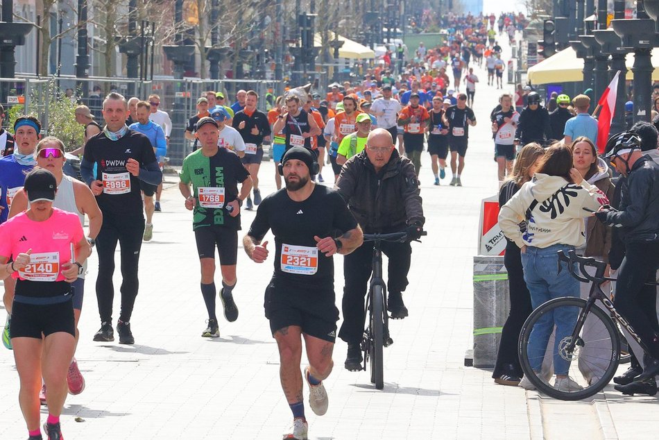 Łódź. DOZ Maraton Łódź 2026. Brałeś udział w biegu? Odszukaj się w galerii i zapisz na pamiątkę!