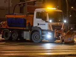 Łódź. Drogowcy walczą z gołoledzią