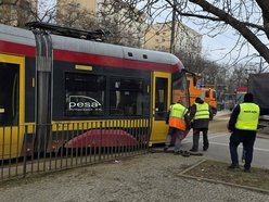 Łódź. Zderzenie tramwaju MPK Łódź z samochodem