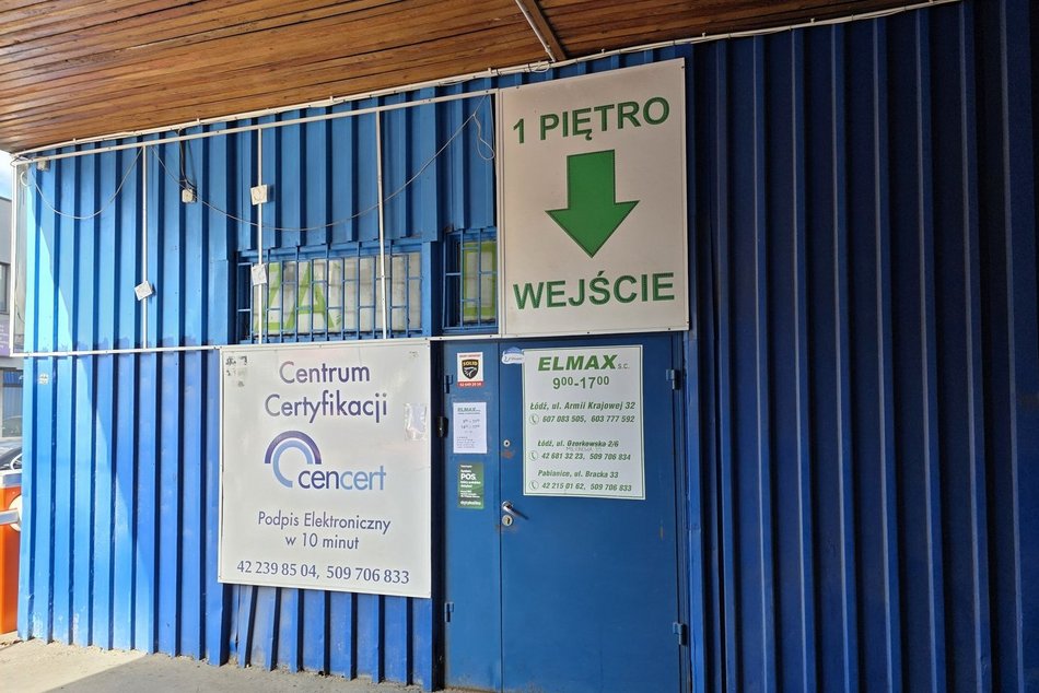 Łódź. Co kupisz w niebieskim pawilonie na Retkini? Szewc, pub, 1001 drobiazgów, zegarmistrz i więcej