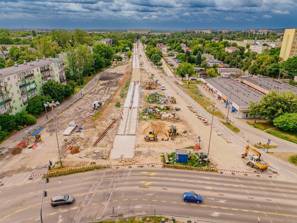 Łódź. Remont Śmigłego-Rydza w Łodzi. Widać fundamenty pod nowe torowisko