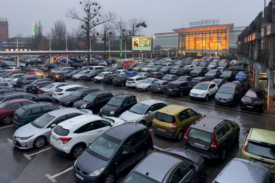 Wybierasz się do Manufaktury w Łodzi? Przygotuj się na szukanie parkingu