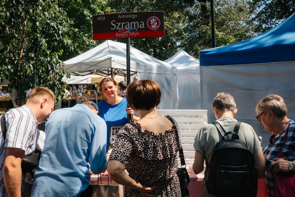 Słoneczny Targ staroci i rękodzieła na Księżym Młynie
