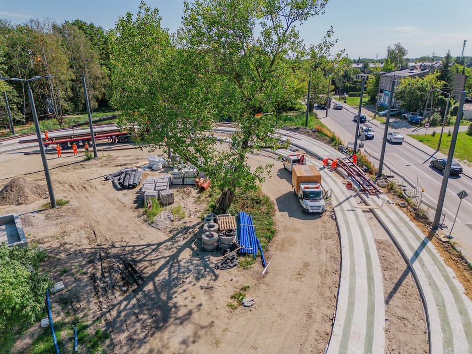 Łódź. Nowa krańcówka MPK Łódź przy Niższej w Łodzi. Widać już fundamenty i tory tramwajowe