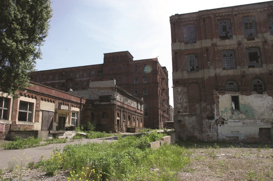 Manufaktura przed i po rewitalizacji