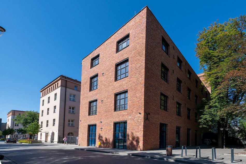 Łódź. Metamorfoza przy placu Komuny Paryskiej w Łodzi. Zabytek z XIX wieku odzyska dawny blask