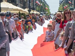 Łódź biało-czerwona. Ulicami miasta przeszedł marsz z okazji Dnia Flagi Rzeczypospolitej Polskiej