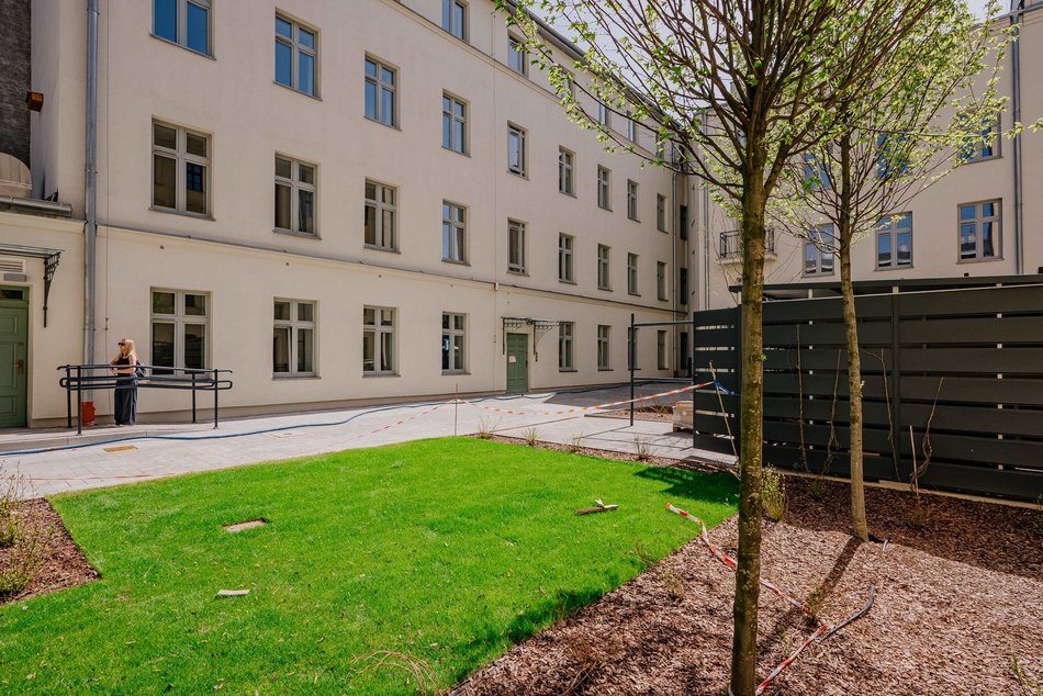 Zielone podwórka w kamienicach przy Rewolucji w Łodzi. Perełki ukryte w centrum miasta!