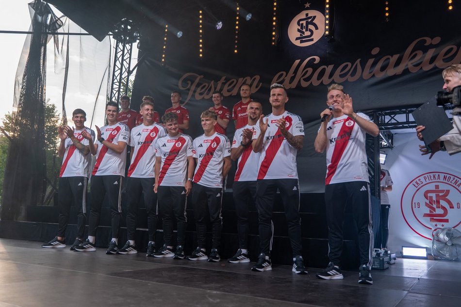 ŁKS Łódź zaprezentował skład na placu Wolności! Byłeś/aś tam? Odszukaj się w galerii