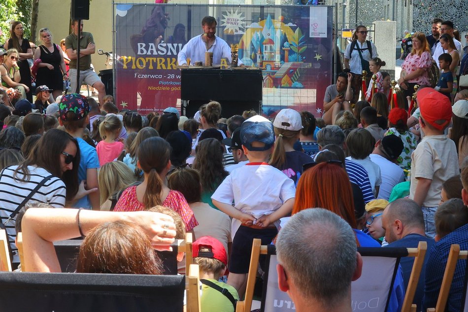 Baśniowa Piotrkowska w Pasażu Róży skradła uwagę dzieci. Tłumy na spektaklu
