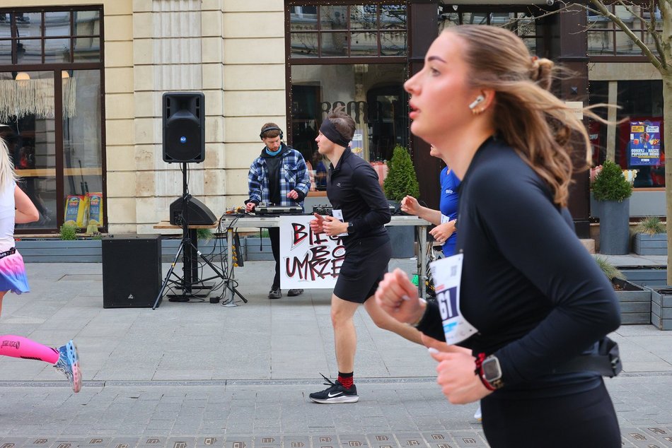 Łódź. DOZ Maraton Łódź 2026. Brałeś udział w biegu na 10 km? Znajdź się na zdjęciach!