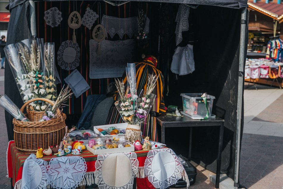 Łódź. Jarmark Wielkanocny w Manufakturze. Regionalne przysmaki, świąteczne ozdoby i więcej