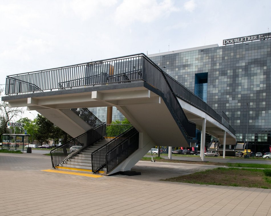 Łóź. Kładka nad al. Mickiewicza w Łodzi