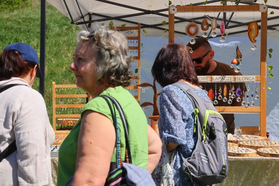Łódź. Majówka na Stawach Stefańskiego w Łodzi. Słowiańska wioska, rowery wodne i grillowanie