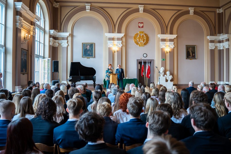 Łódź. Zakończenie roku szkolnego w III Liceum Ogólnokształcącym w Łodzi