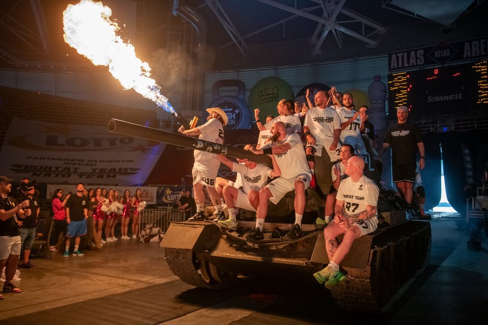Mecz Gortat Team vs NATO w Łodzi. Czołgi, płomienie i masa sportowych emocji!