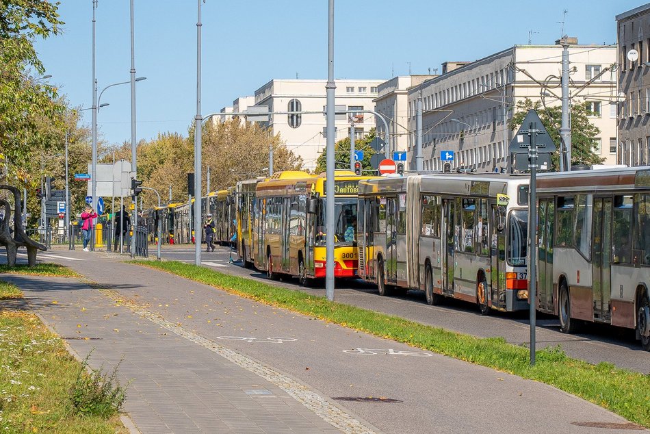 Wielka parada autobusów przejechała ulicami Łodzi